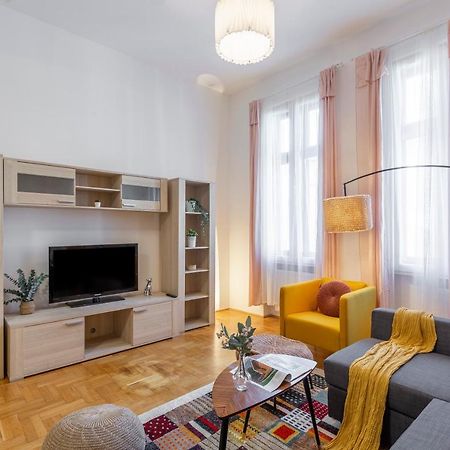 Central Gozsdu Apartment In The Party Street Budapest Exterior foto